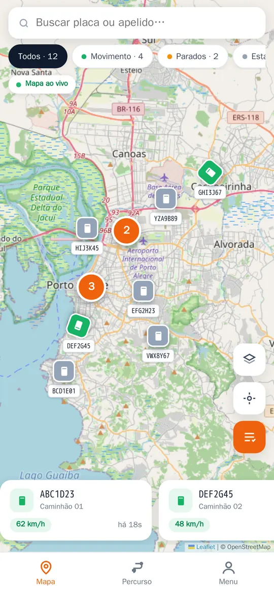 App do cliente no celular: mapa de Porto Alegre com os veículos da frota, parados e em movimento